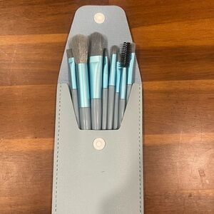 Light Blue Makeup Brush Set with 8 Tools (If added to bundle $3)